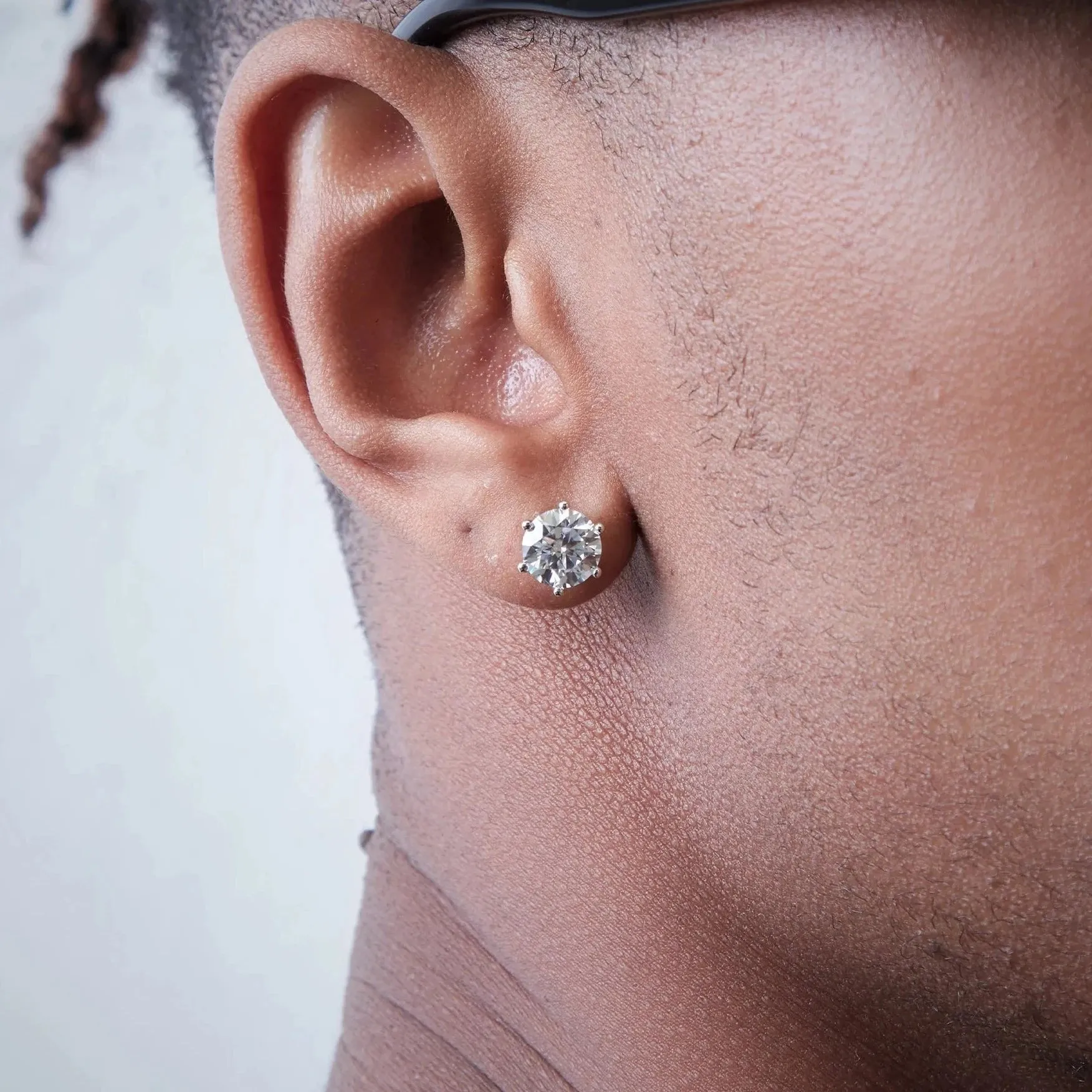2.0/3.0 Carats VVS1 Moissanite 925 Sterling Silver Round Cut Earring Studs in White Gold