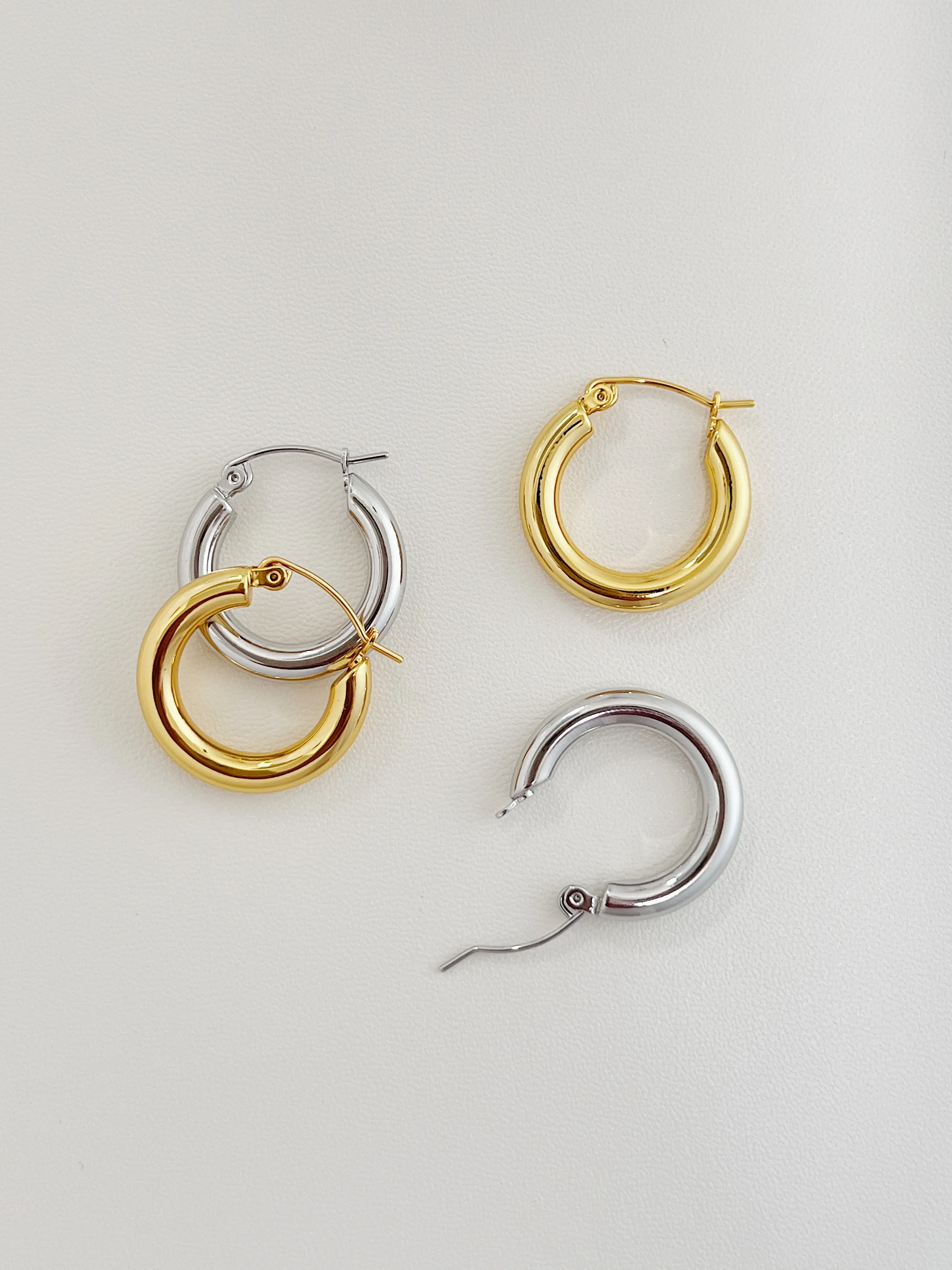 Alexa Bold Hoop Earrings
