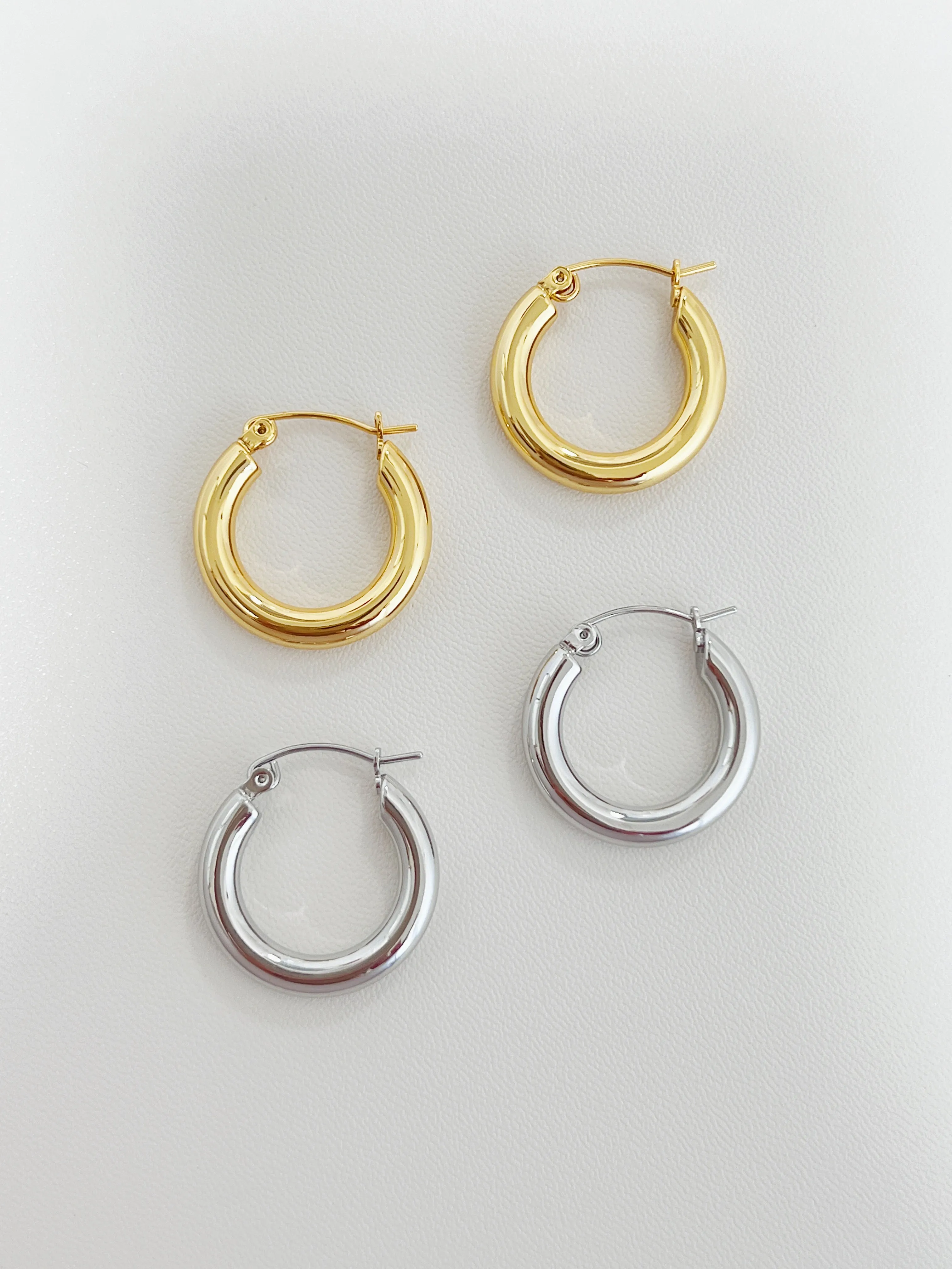 Alexa Bold Hoop Earrings
