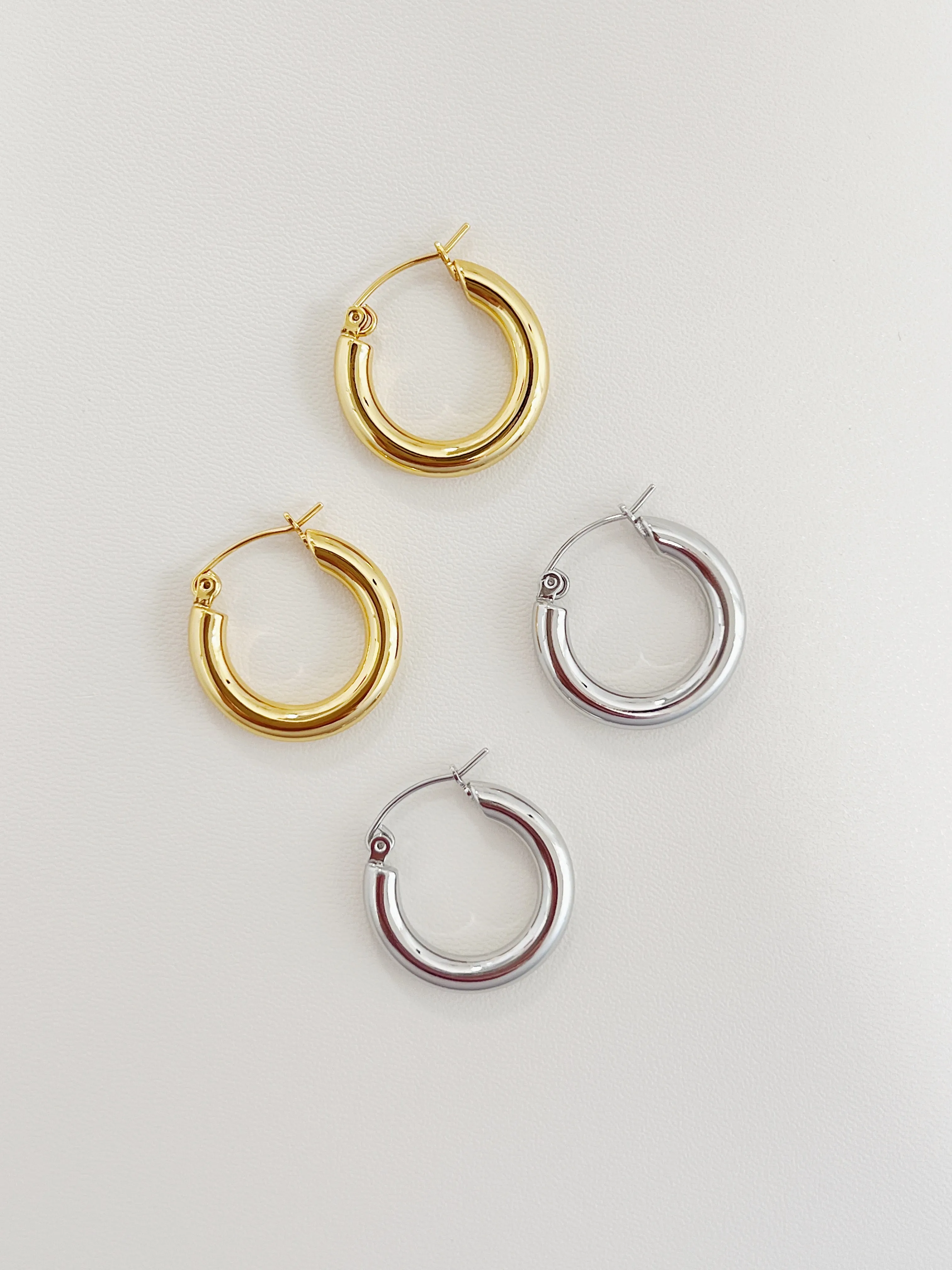 Alexa Bold Hoop Earrings