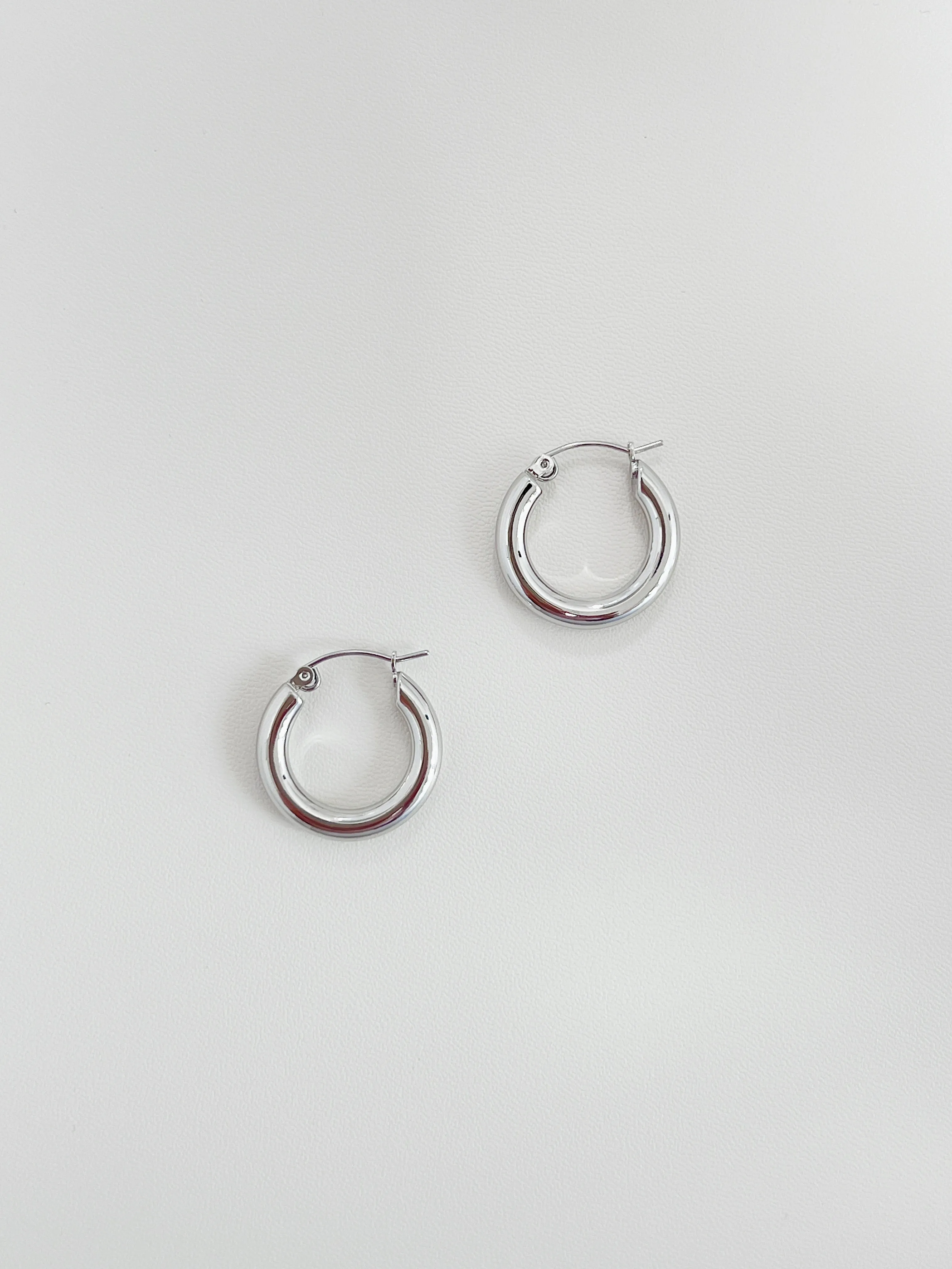 Alexa Bold Hoop Earrings