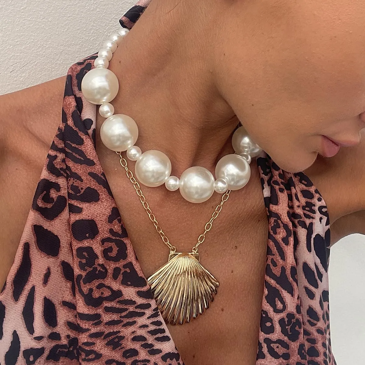 Chunky Pearl Necklace for Women Pearl Statement Necklace Layered Shell Charm Chain Choker Jewelry