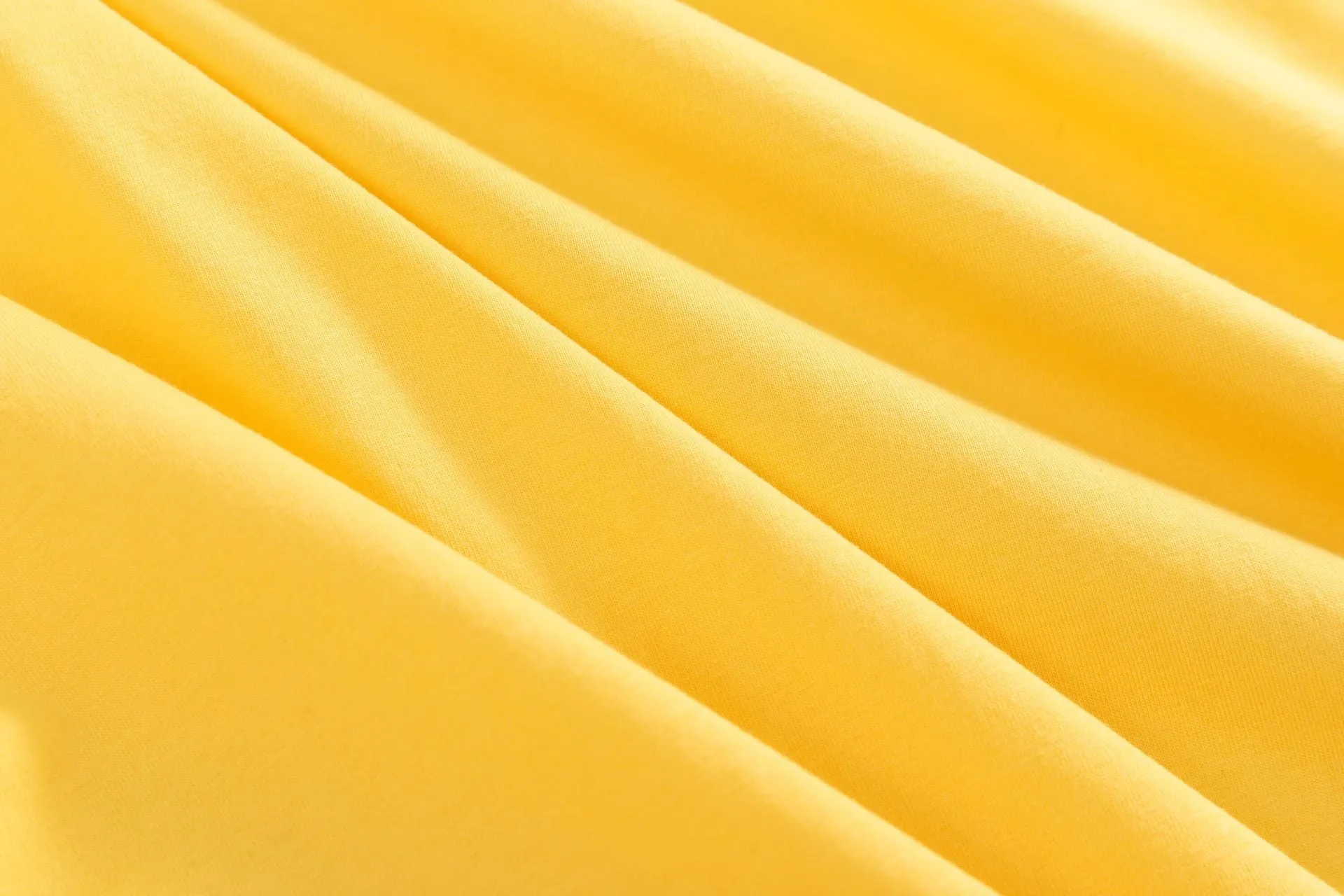 Cropped Logo Ringer - Yellow