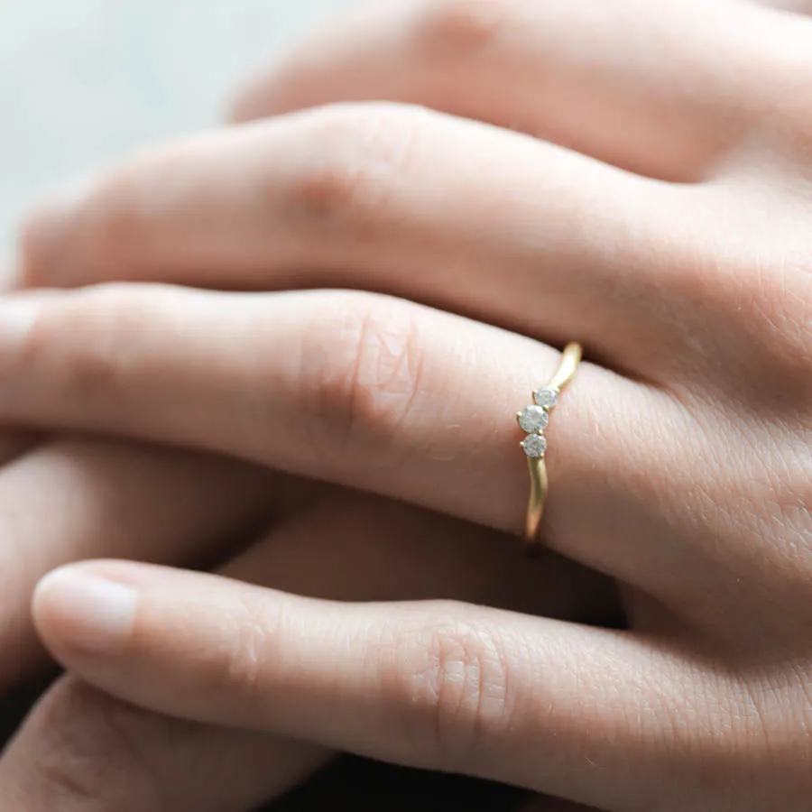 Diamond Contour Band •