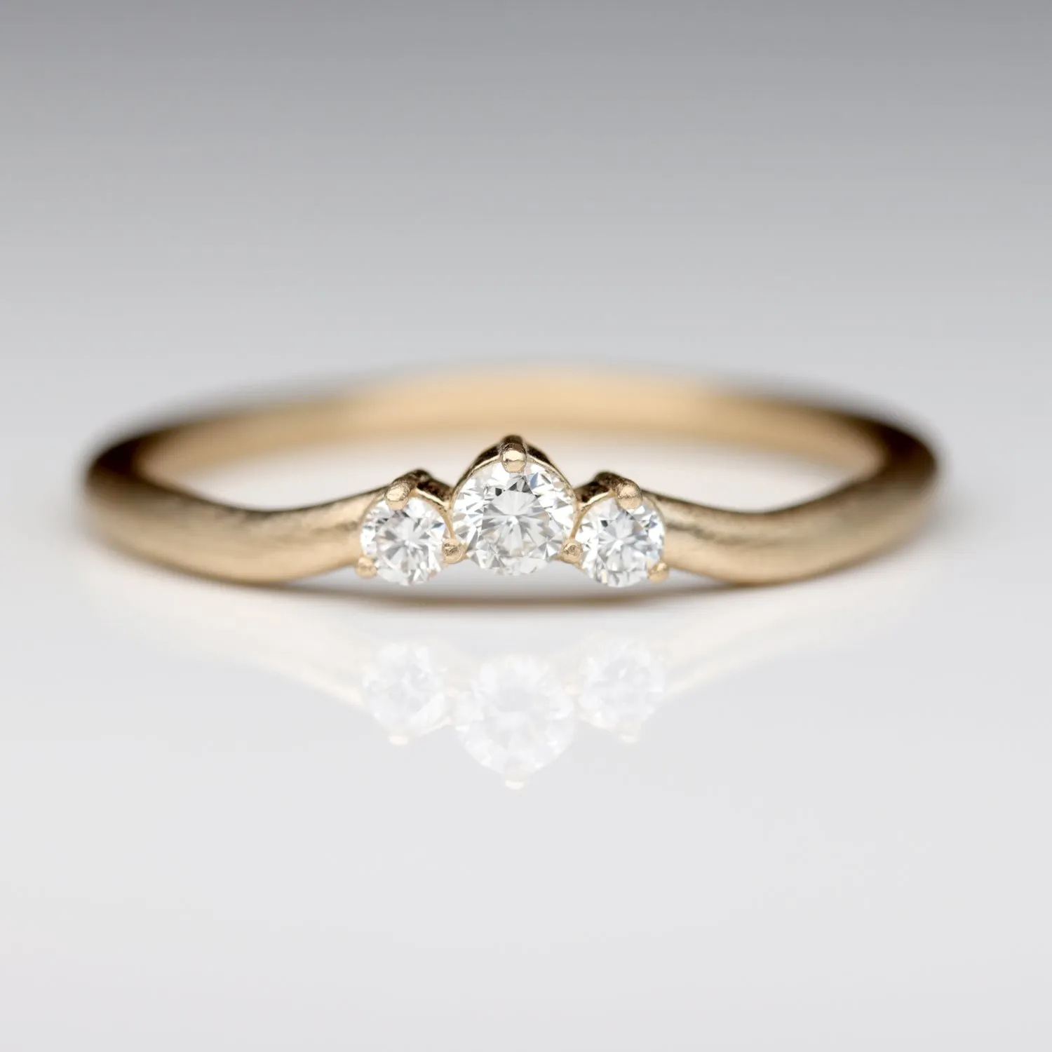 Diamond Contour Band •
