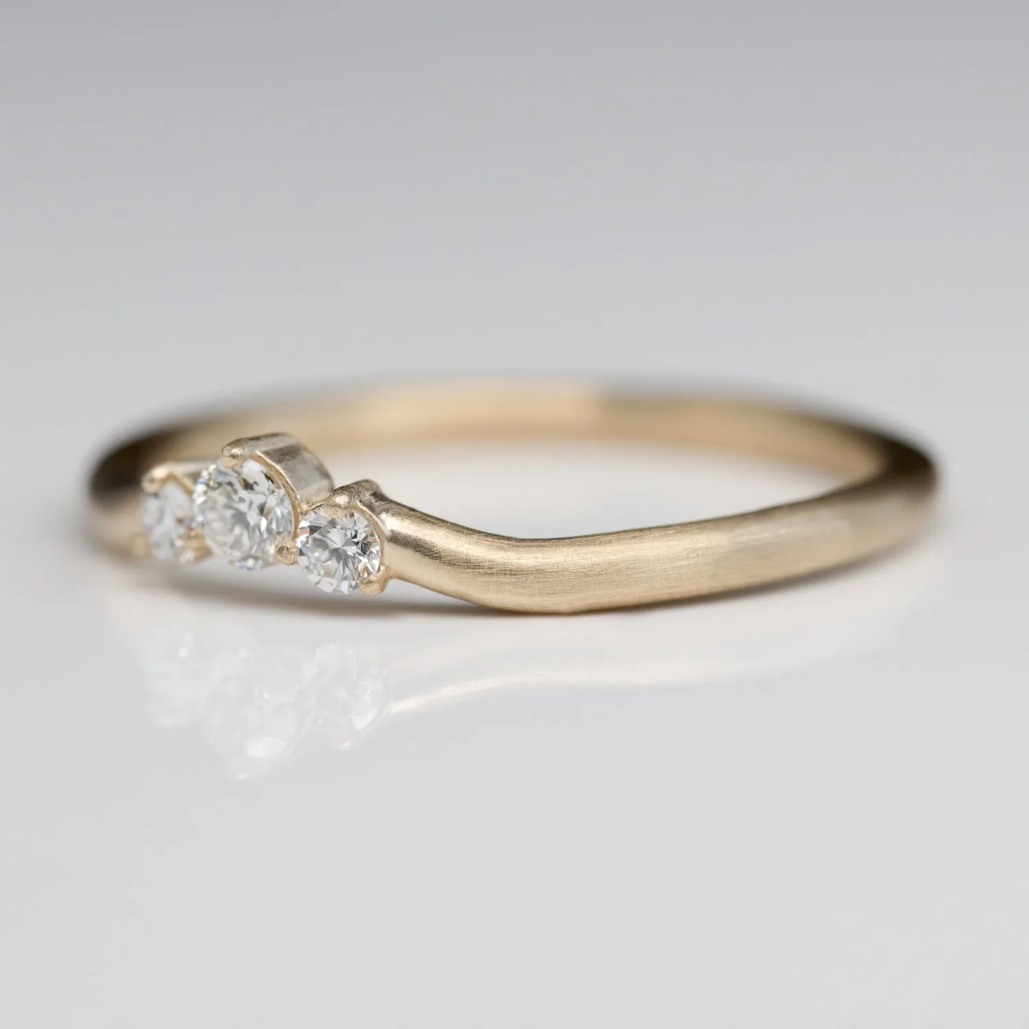 Diamond Contour Band •