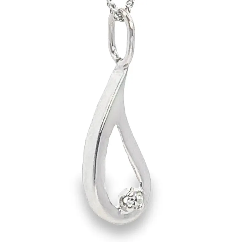 Elegant Silver & Cubic Zirconia Pendant - The Perfect Gift