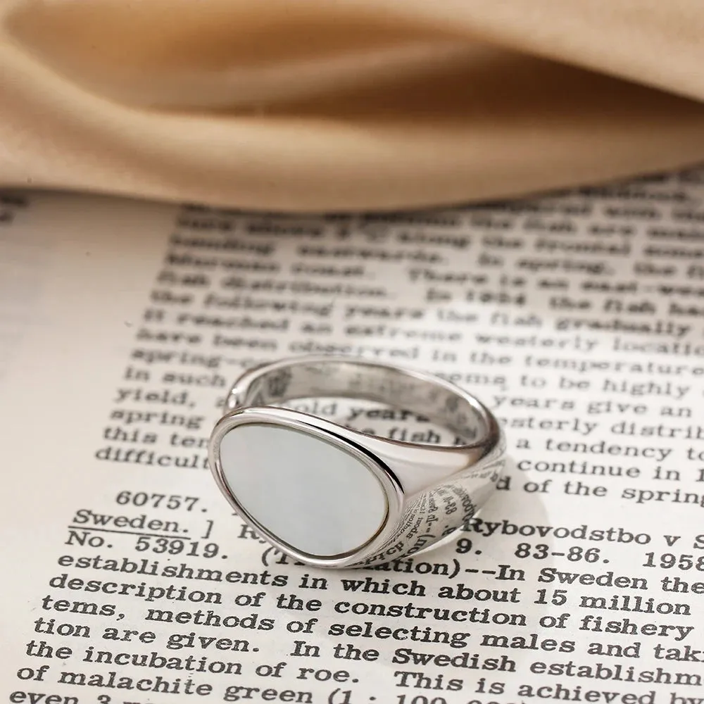 Elegant White Shell Round Geometric Rings