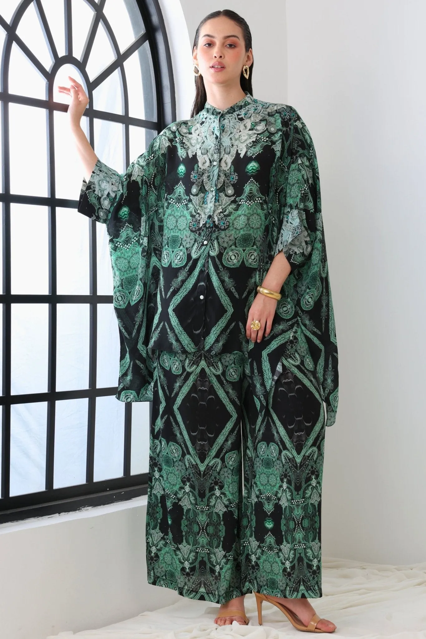 EMERALD OASIS KAFTAN TOP W SLEEVES
