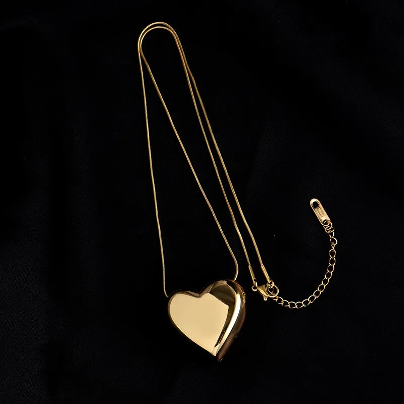 European and American hip-hop simple gold colour peach heart pendant