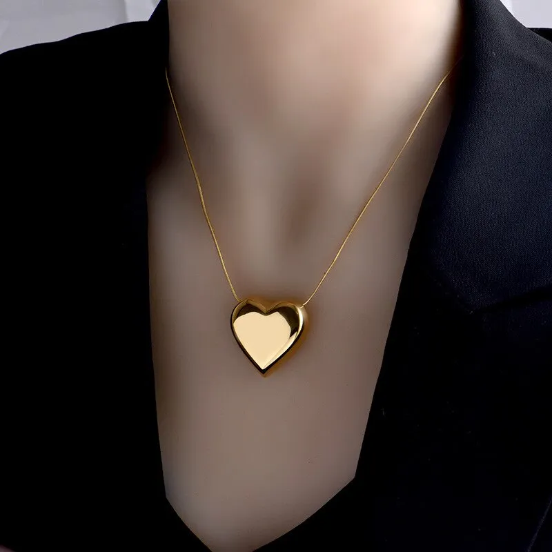 European and American hip-hop simple gold colour peach heart pendant