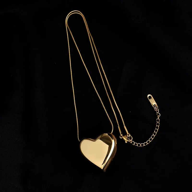 European and American hip-hop simple gold colour peach heart pendant