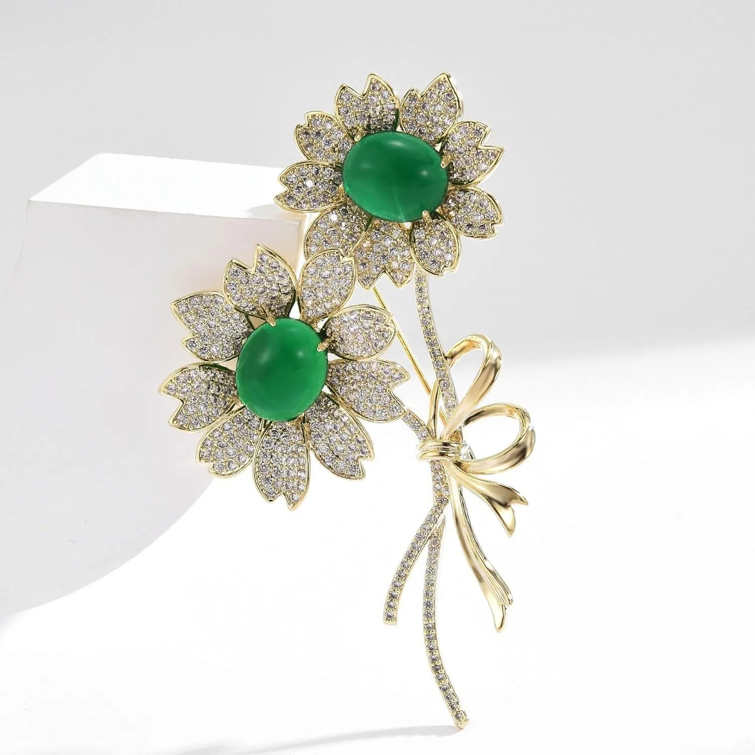 Flower Brooch for Women Girls Flower Rhinestone Brooch Gold Plated Lapel Pin Clothing Accessory Wedding Gift Fashion Jewelry for Mom Wife