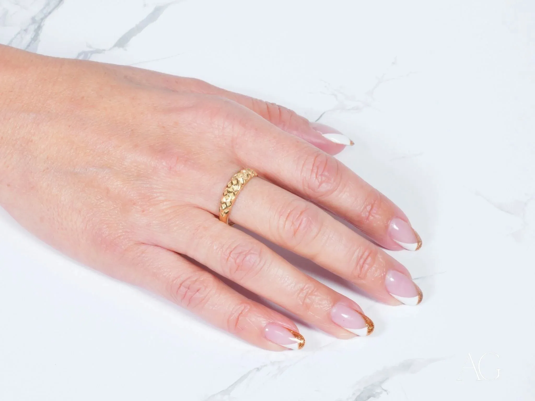Golden Grace: 18k Aparador Ring