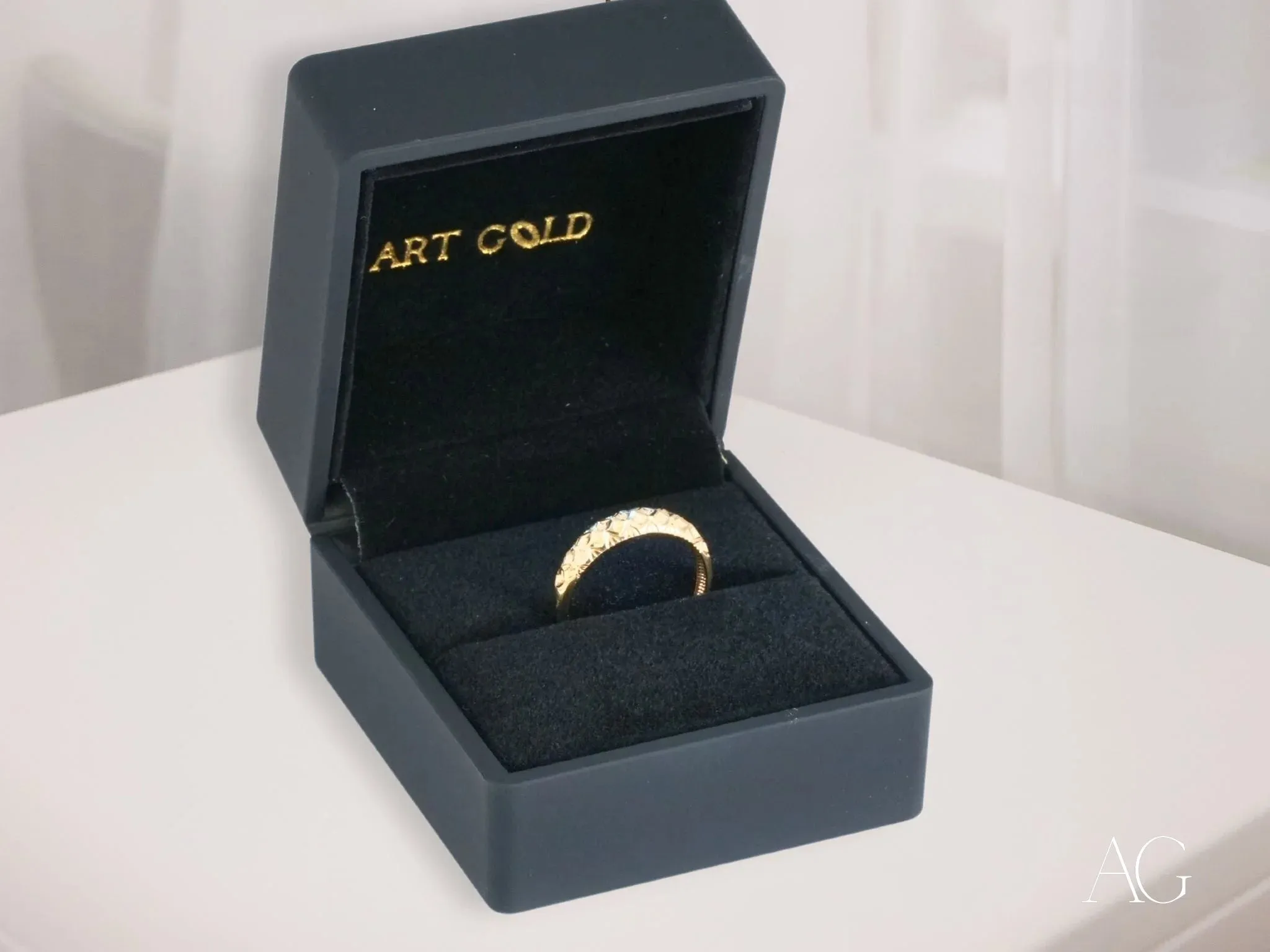 Golden Grace: 18k Aparador Ring