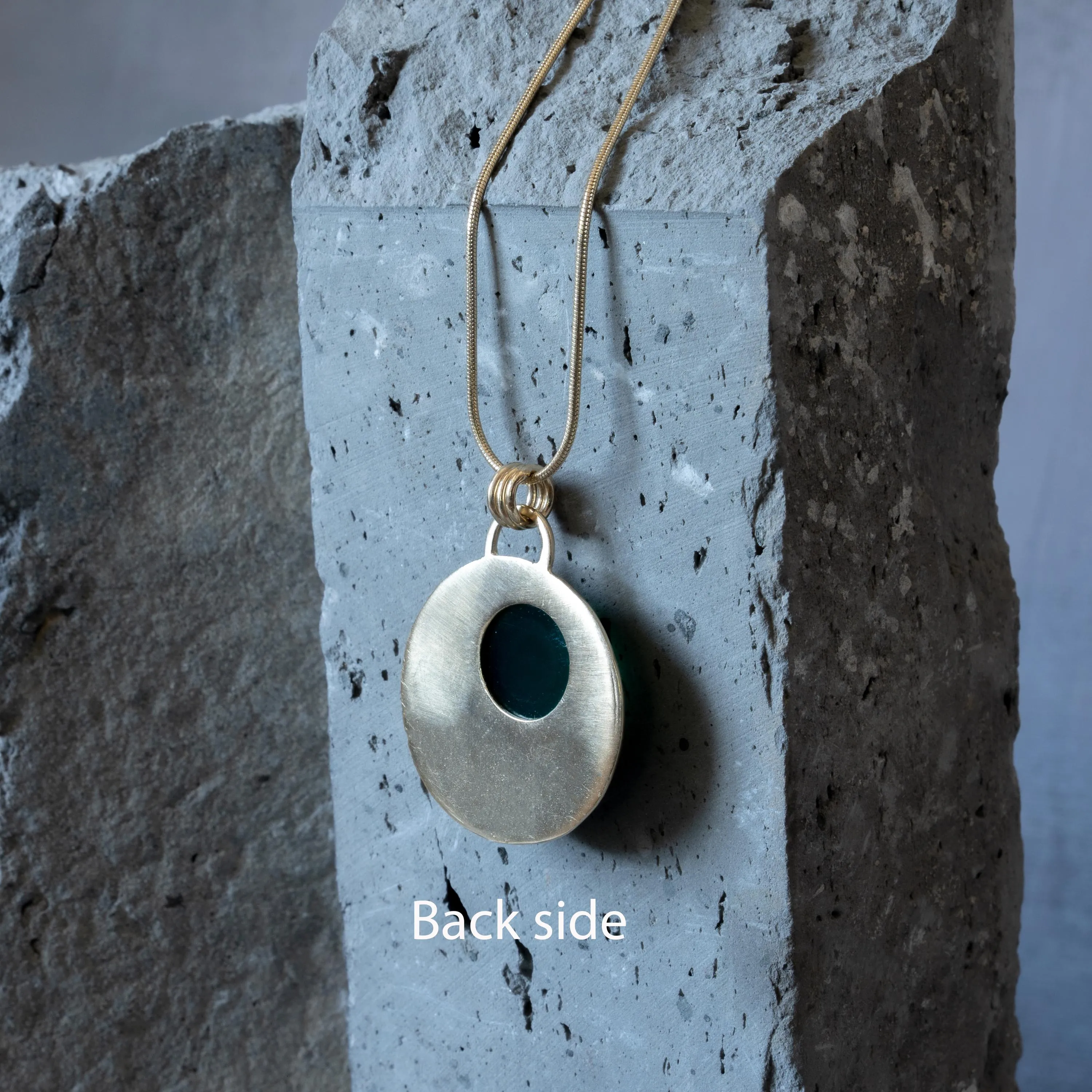 Green Onyx Gold Round Pendant Necklace