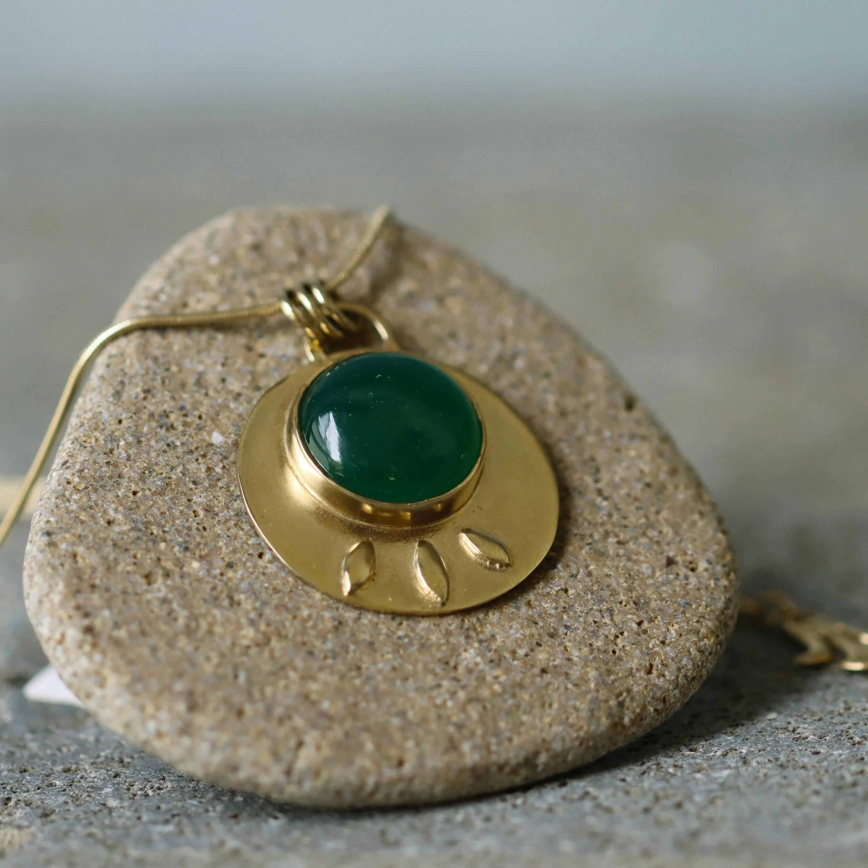 Green Onyx Gold Round Pendant Necklace