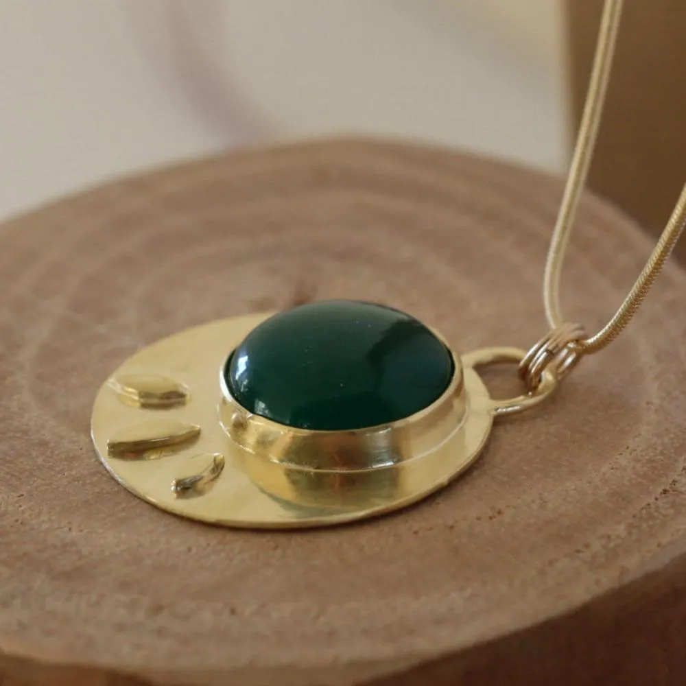 Green Onyx Gold Round Pendant Necklace