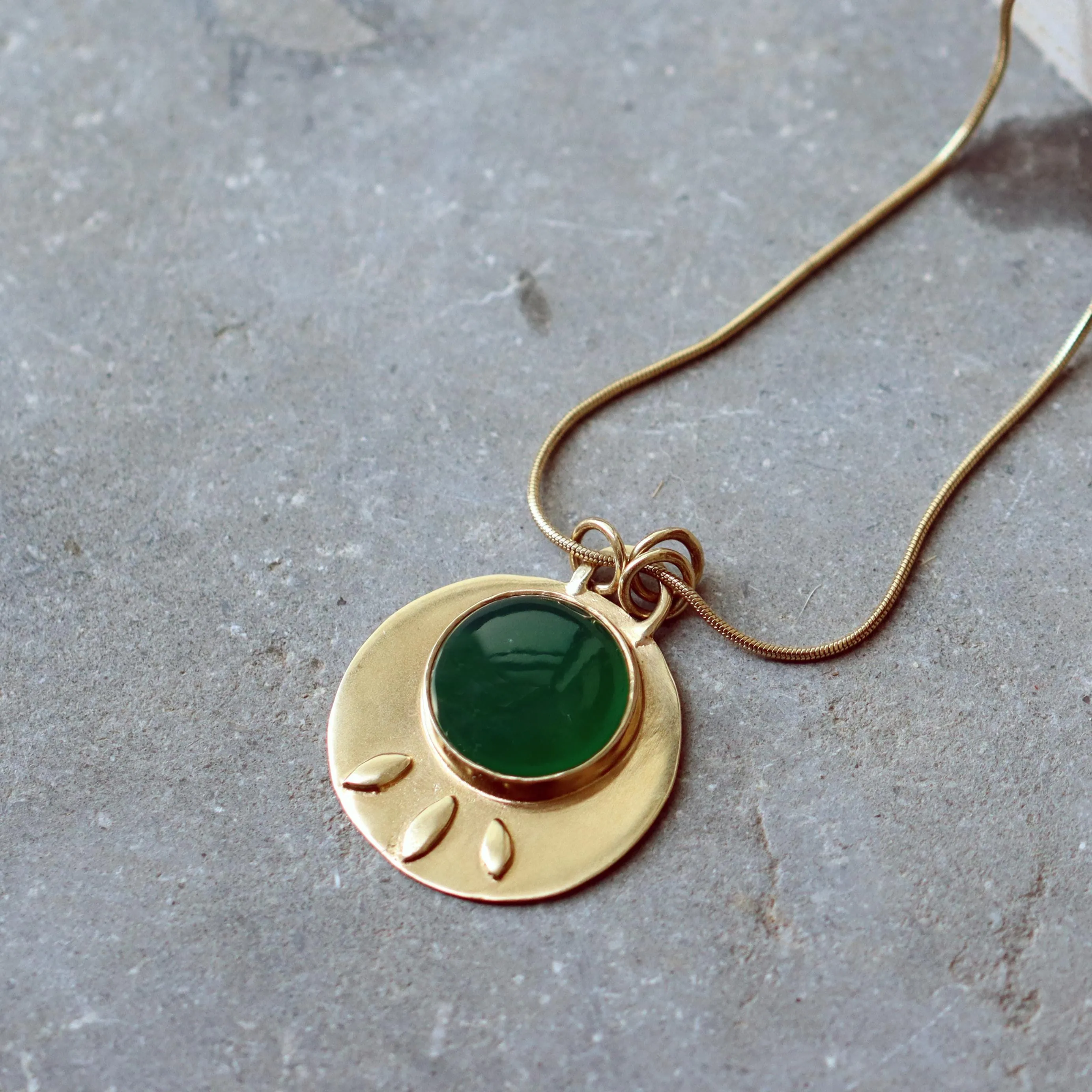 Green Onyx Gold Round Pendant Necklace