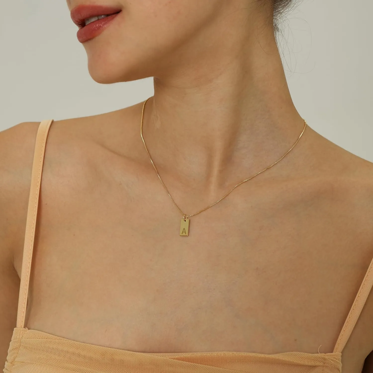 Initial Necklaces for Women, Dainty Gold Letter Necklace 14k Gold Plated Personalized Name Necklace Simple Gold Initial Necklace Cute Gold Choker Necklace Trendy Gold Jewelry for Women Gifts