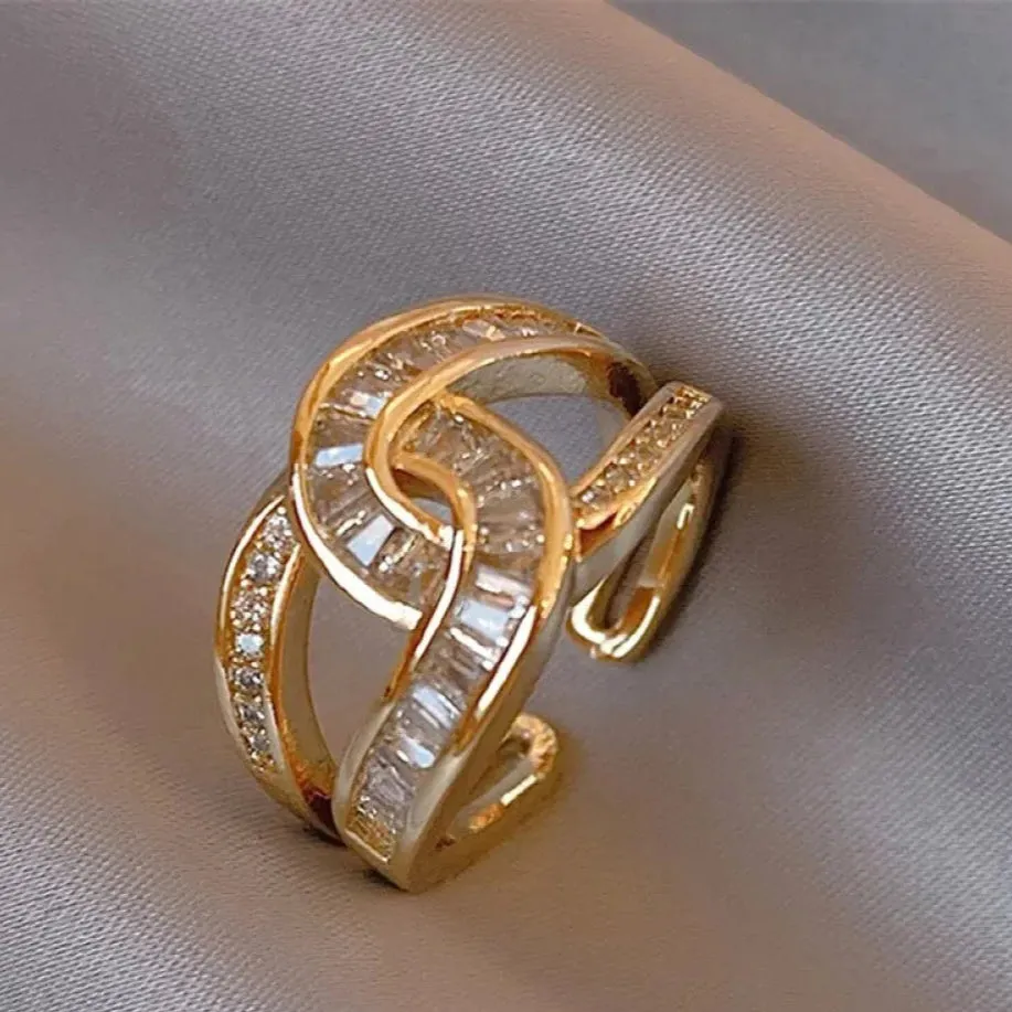 Knotted Elegant Ring