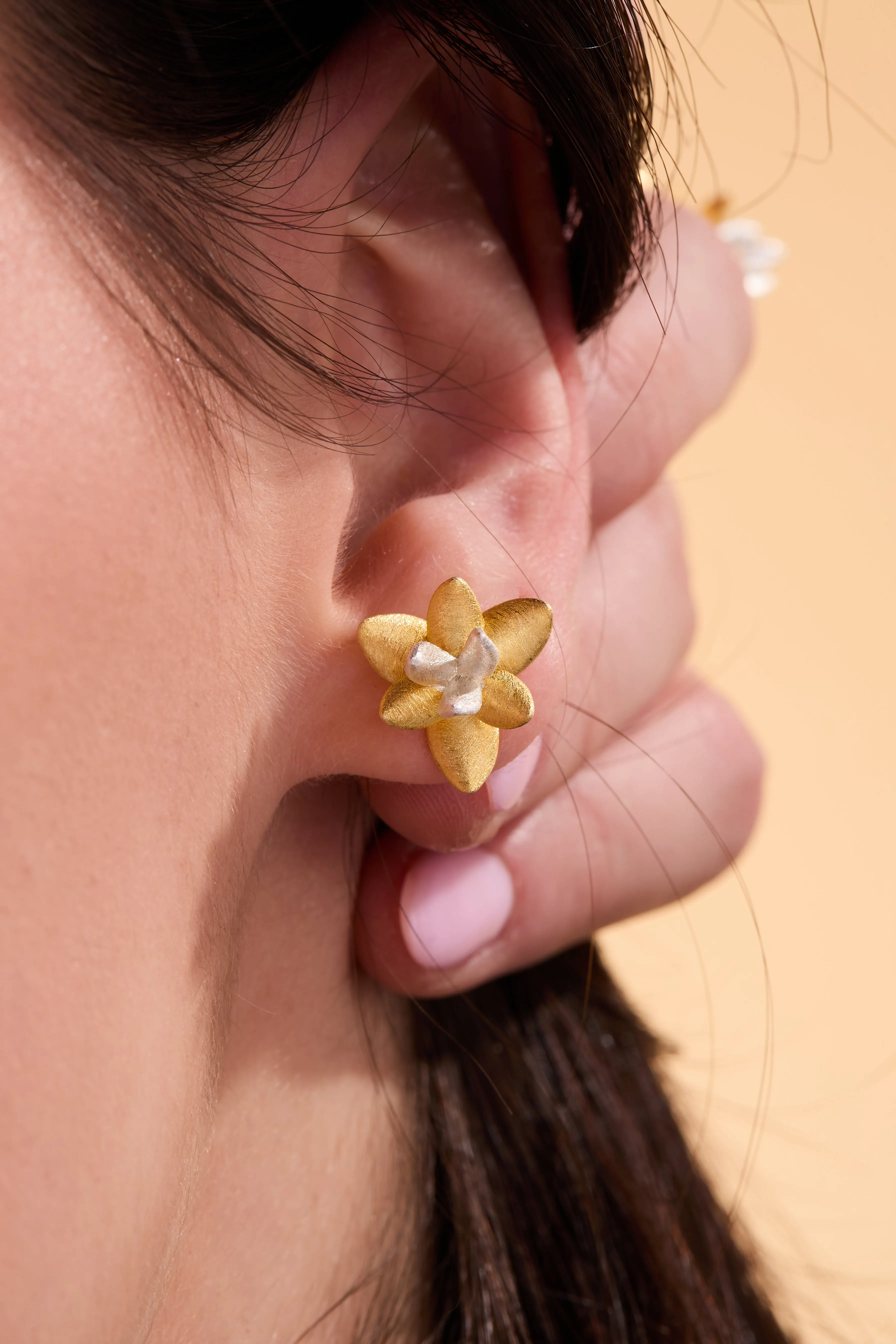 Lotus blossom gold stud earrings W.
