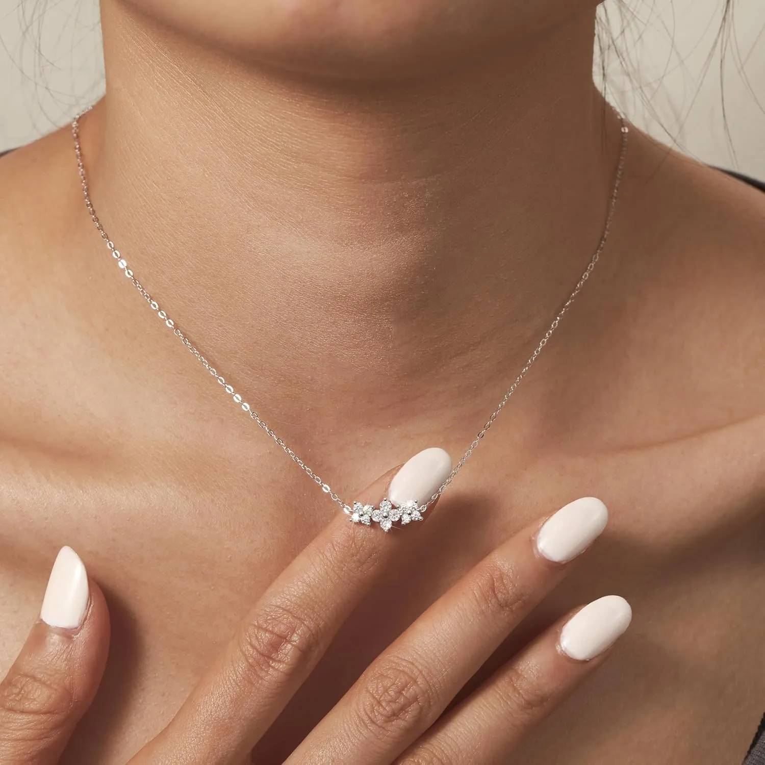 Lucky CZ Four Flower Necklaces for Women 925 Sterling Silver Cute Leaf Pendant Necklaces Simple Diamond Leaf Pendant Necklaces Bridesmaid Choker Wedding Birthday Jewelry for Mom Daughter Graduation Gifts