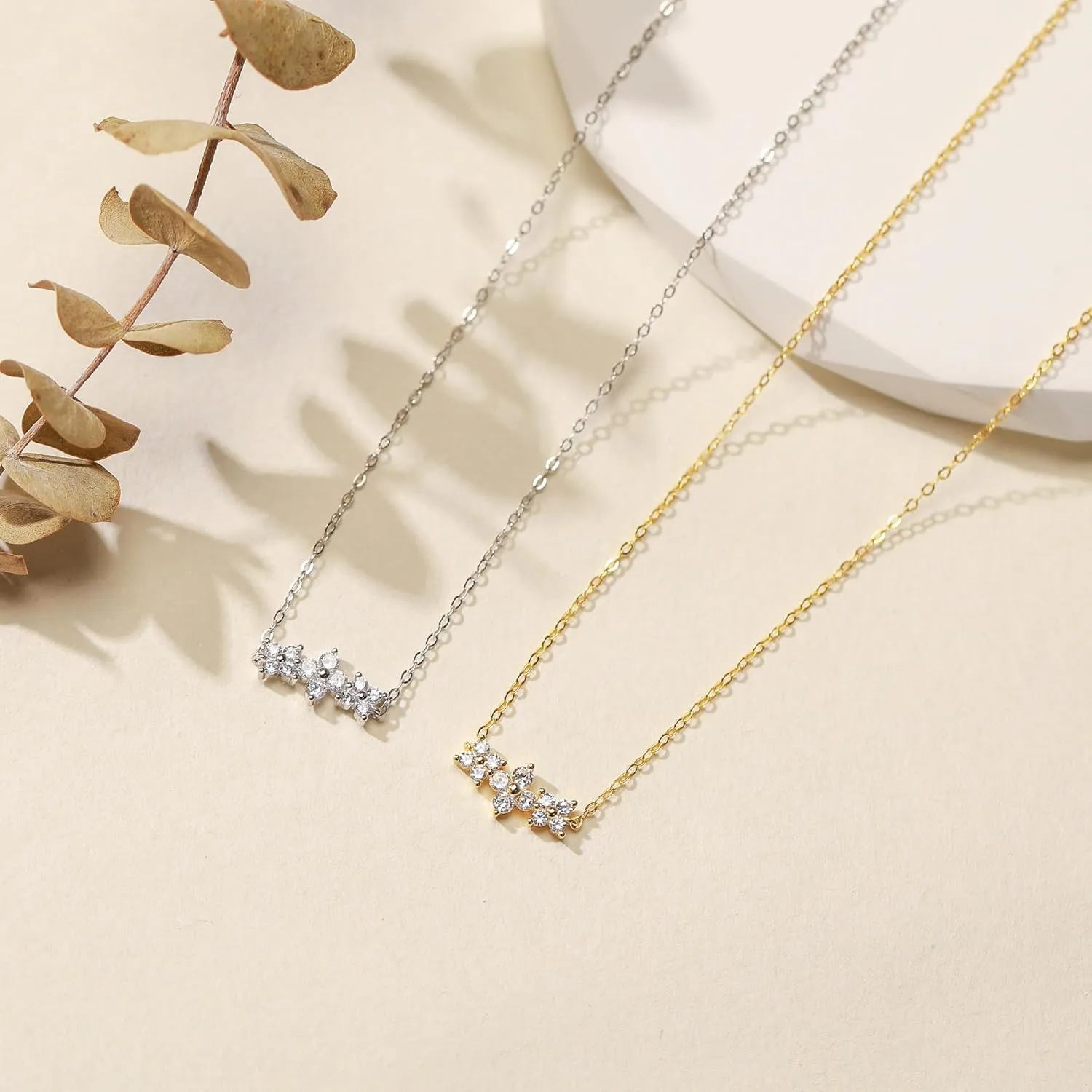 Lucky CZ Four Flower Necklaces for Women 925 Sterling Silver Cute Leaf Pendant Necklaces Simple Diamond Leaf Pendant Necklaces Bridesmaid Choker Wedding Birthday Jewelry for Mom Daughter Graduation Gifts