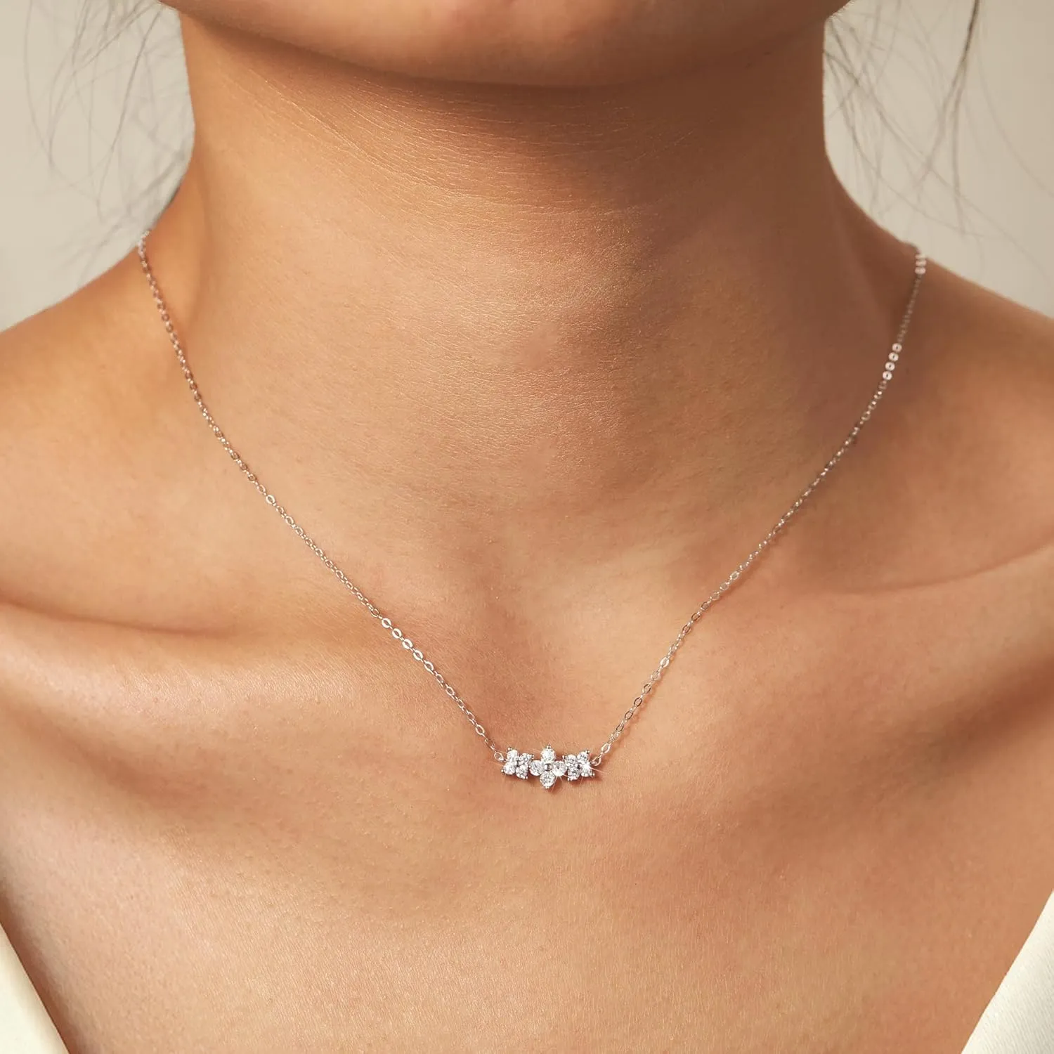 Lucky CZ Four Flower Necklaces for Women 925 Sterling Silver Cute Leaf Pendant Necklaces Simple Diamond Leaf Pendant Necklaces Bridesmaid Choker Wedding Birthday Jewelry for Mom Daughter Graduation Gifts