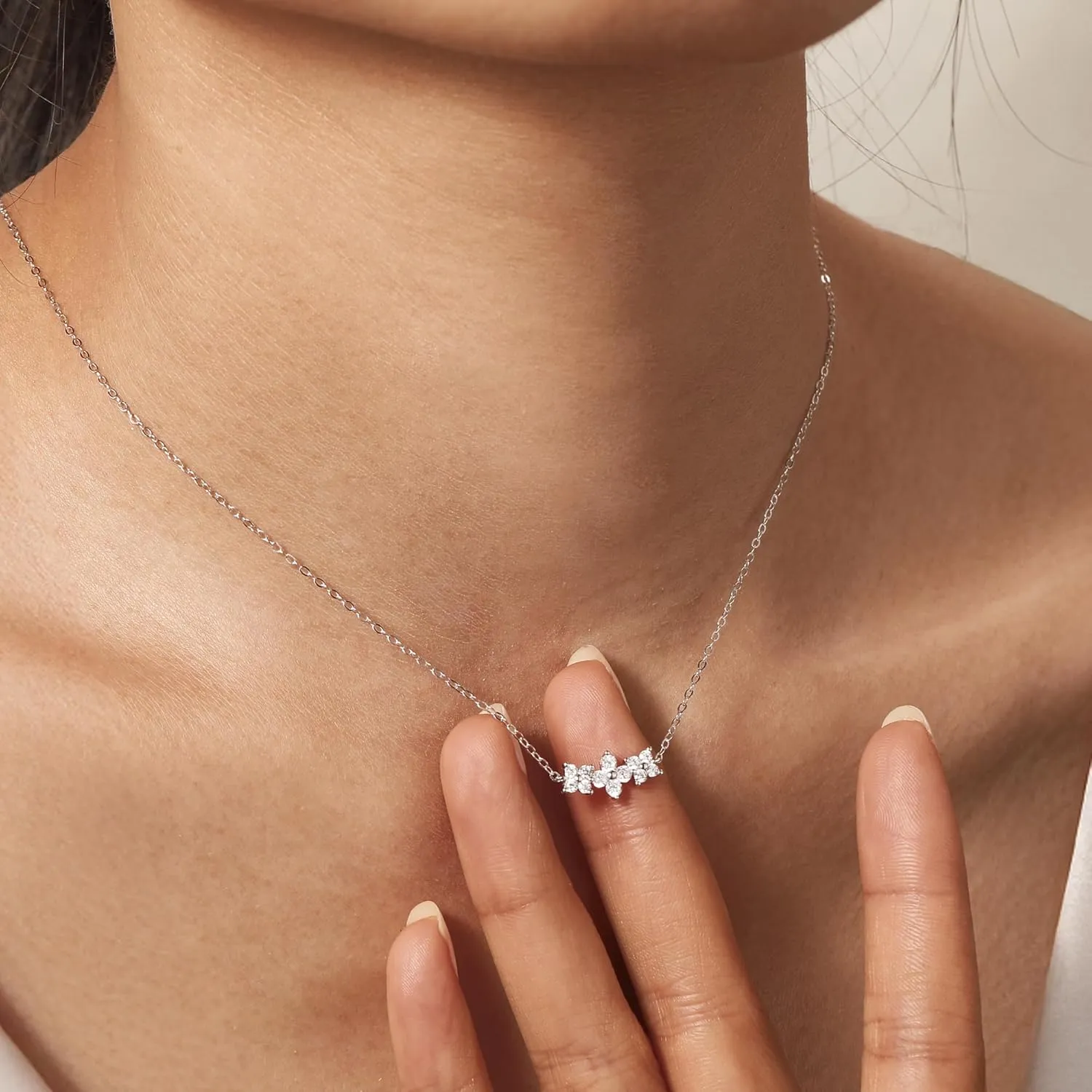 Lucky CZ Four Flower Necklaces for Women 925 Sterling Silver Cute Leaf Pendant Necklaces Simple Diamond Leaf Pendant Necklaces Bridesmaid Choker Wedding Birthday Jewelry for Mom Daughter Graduation Gifts
