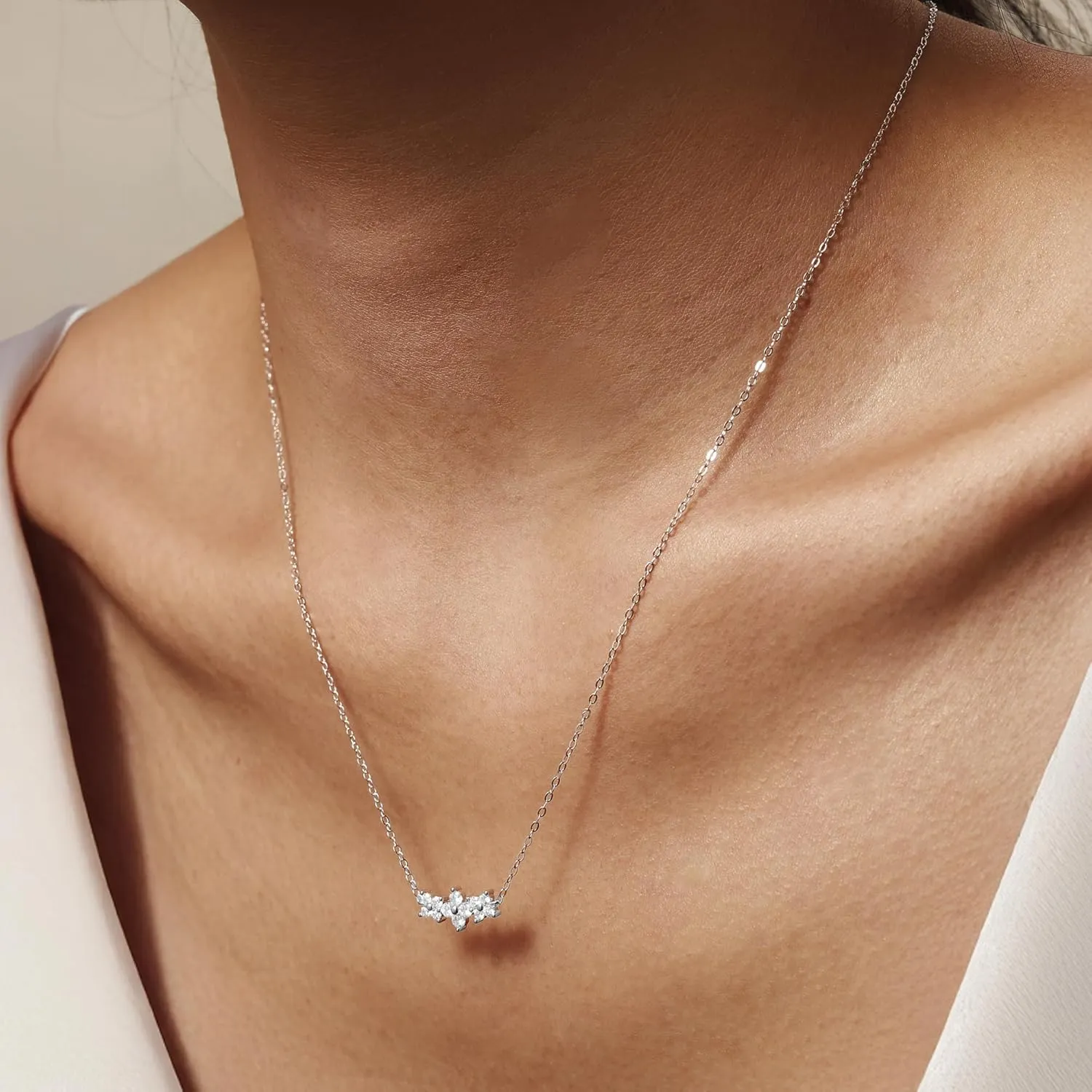 Lucky CZ Four Flower Necklaces for Women 925 Sterling Silver Cute Leaf Pendant Necklaces Simple Diamond Leaf Pendant Necklaces Bridesmaid Choker Wedding Birthday Jewelry for Mom Daughter Graduation Gifts