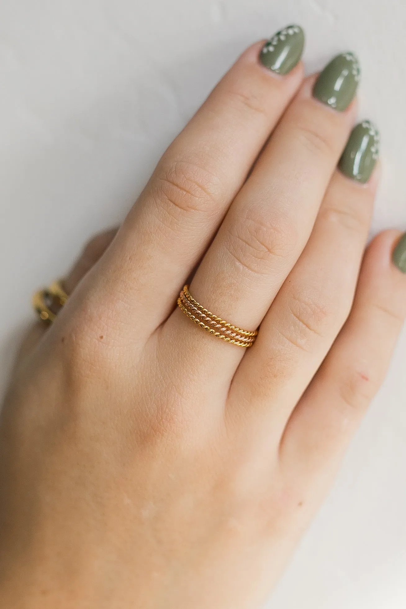 Minimal Spiral Fashion Ring