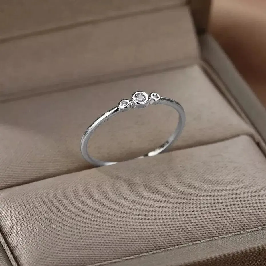 Minimal Zircon Women's Ring: Discover Delicate Beauty 💎