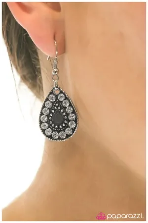 Paparazzi Earring ~ Sparkle In The Rain - White