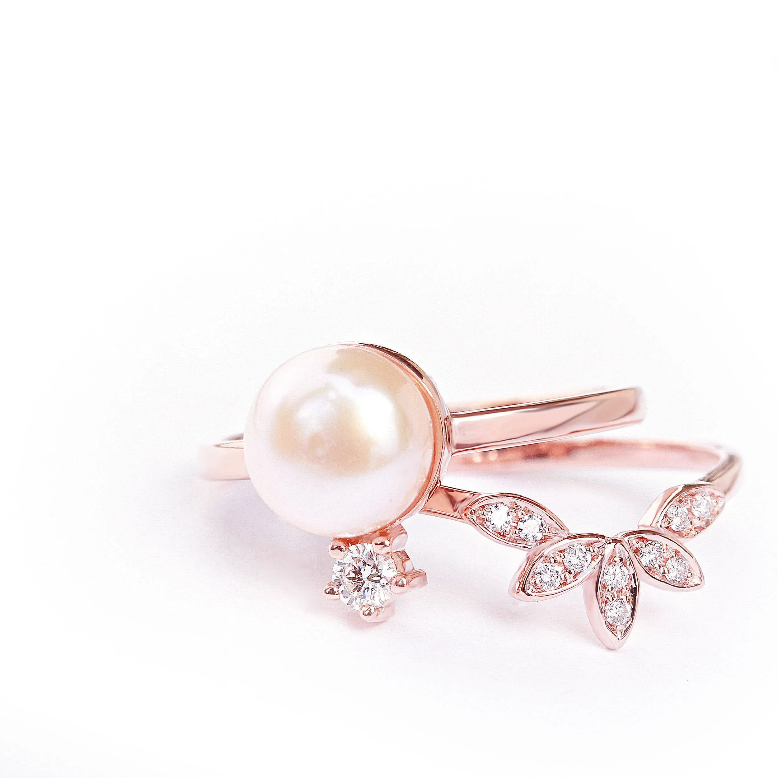 Pearl and Diamond Minimal Ring
