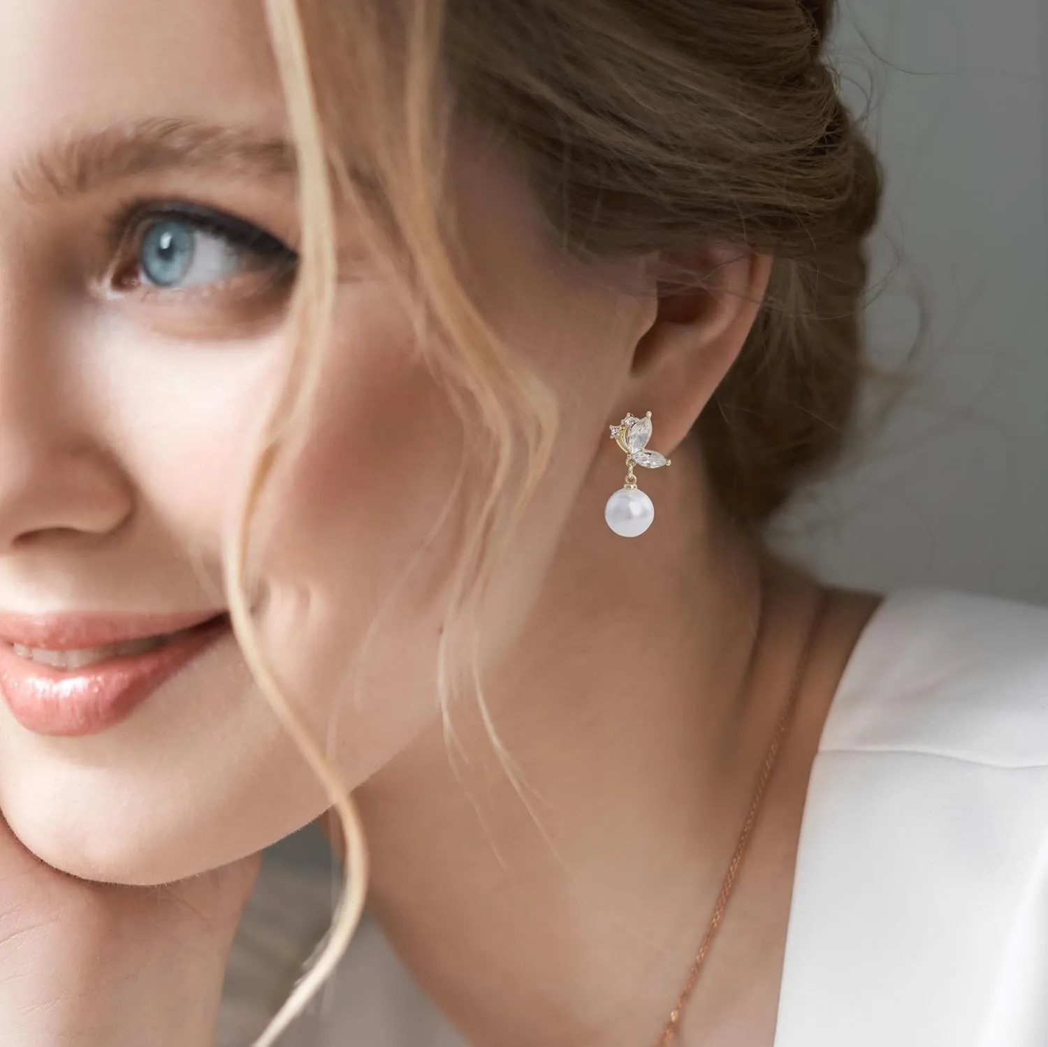 Pearl Earrings for Women 14K Gold Pearl Rhinestone Earrings Pearl Crystal Drop Dangle Earrings Hypoallergenic Statement Pearl Wedding Jewelry Bridal Gifts for Her