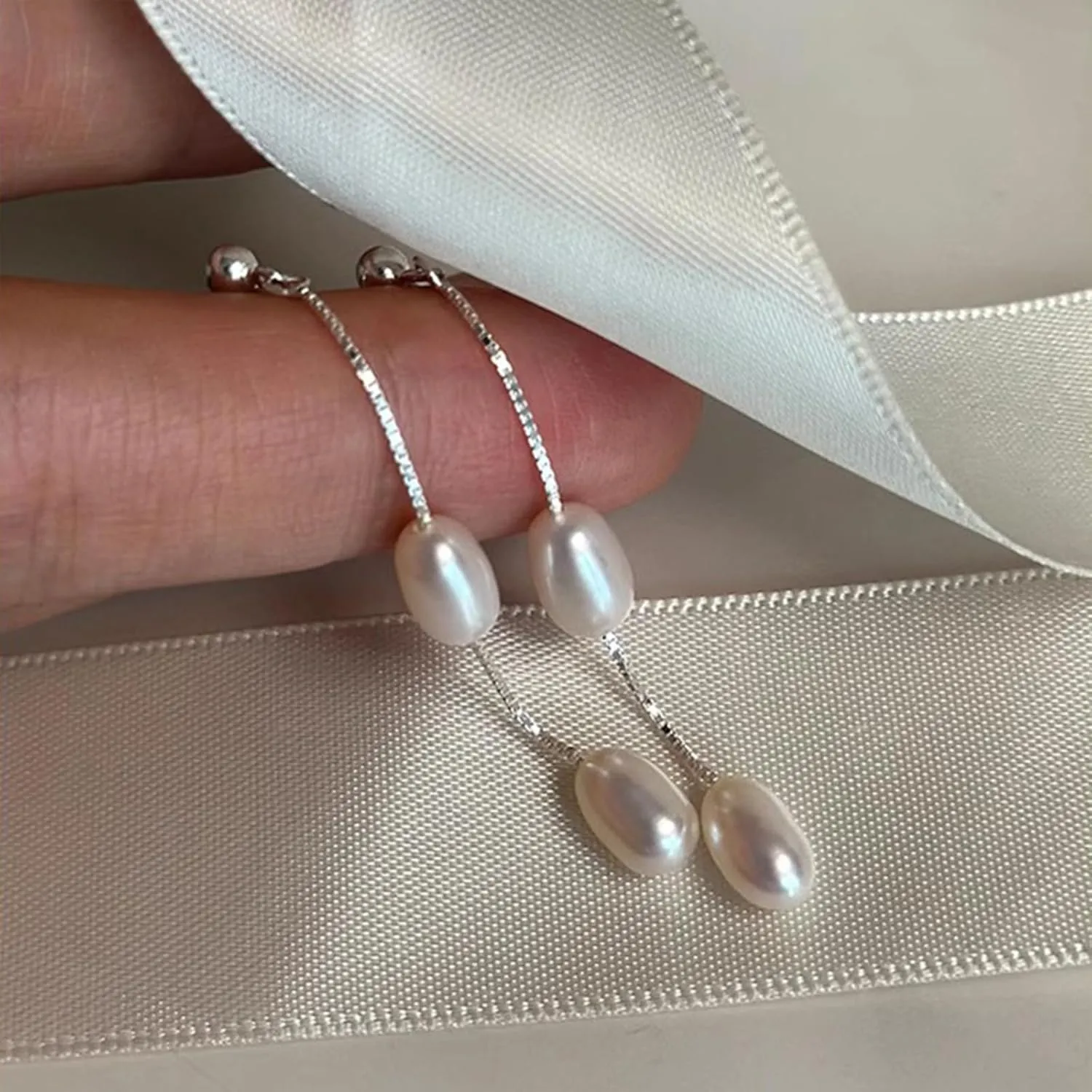 Pearl Earrings for Women Dainty Pearl Dangle Earrings Hypoallergenic Pearl Drop Earrings for Women Vintage Pearl Studs Earrings Wedding Pearl Chain Earrings jewelry