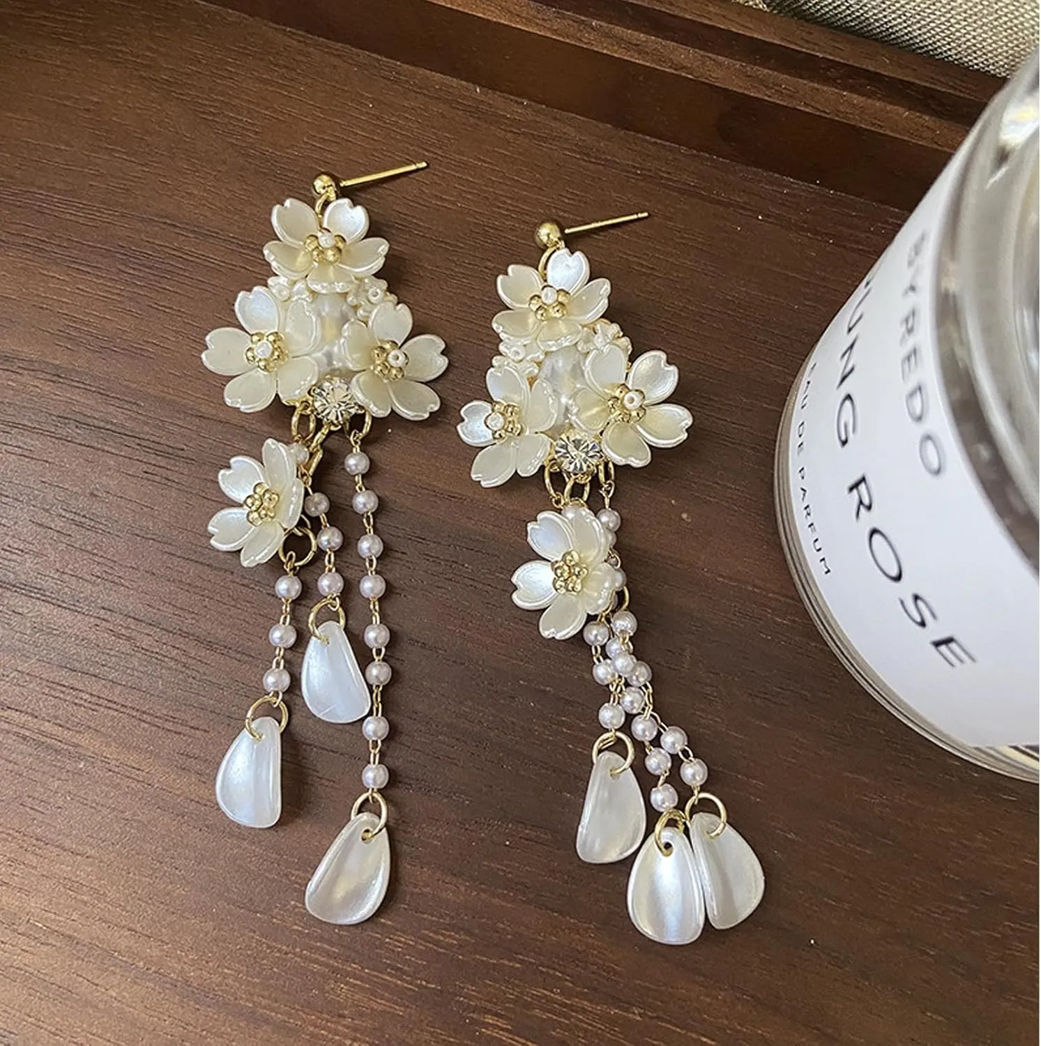 Pearl Flower Earrings for Women Wedding Earrings for Brides White Flower Dangle Earrings Bride Pearl Wedding Jewelry Gifts