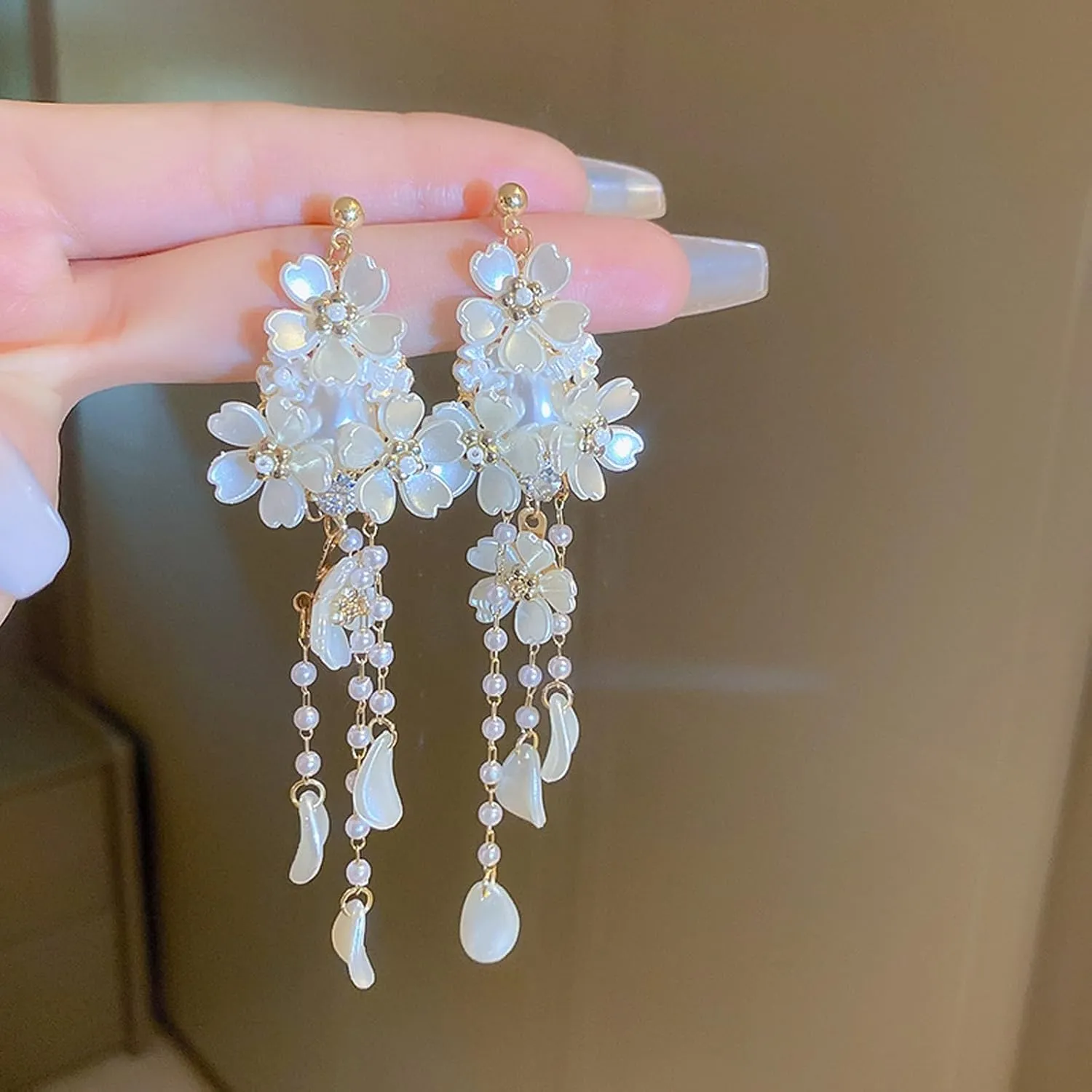 Pearl Flower Earrings for Women Wedding Earrings for Brides White Flower Dangle Earrings Bride Pearl Wedding Jewelry Gifts