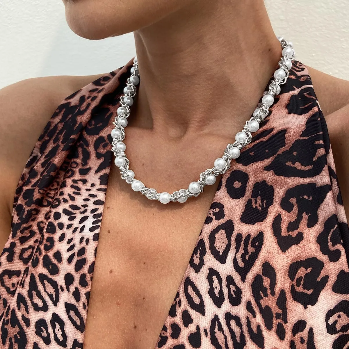 Pearl Necklaces for Women Dainty Gold Plated Pearl Necklaces Adjustable Chain Pearl Choker Minimalist Jewelry Trendy Statement Bride Wedding Jewelry Gift