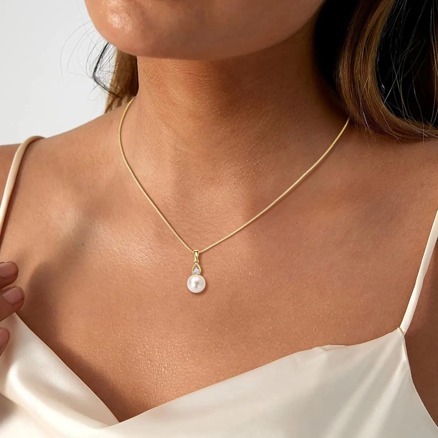Pearl Necklaces for Women, Sterling Silver Freshwater White Pearl Pendant Necklace with Moissanite Pearl Jewelry Gifts for Wife Mom