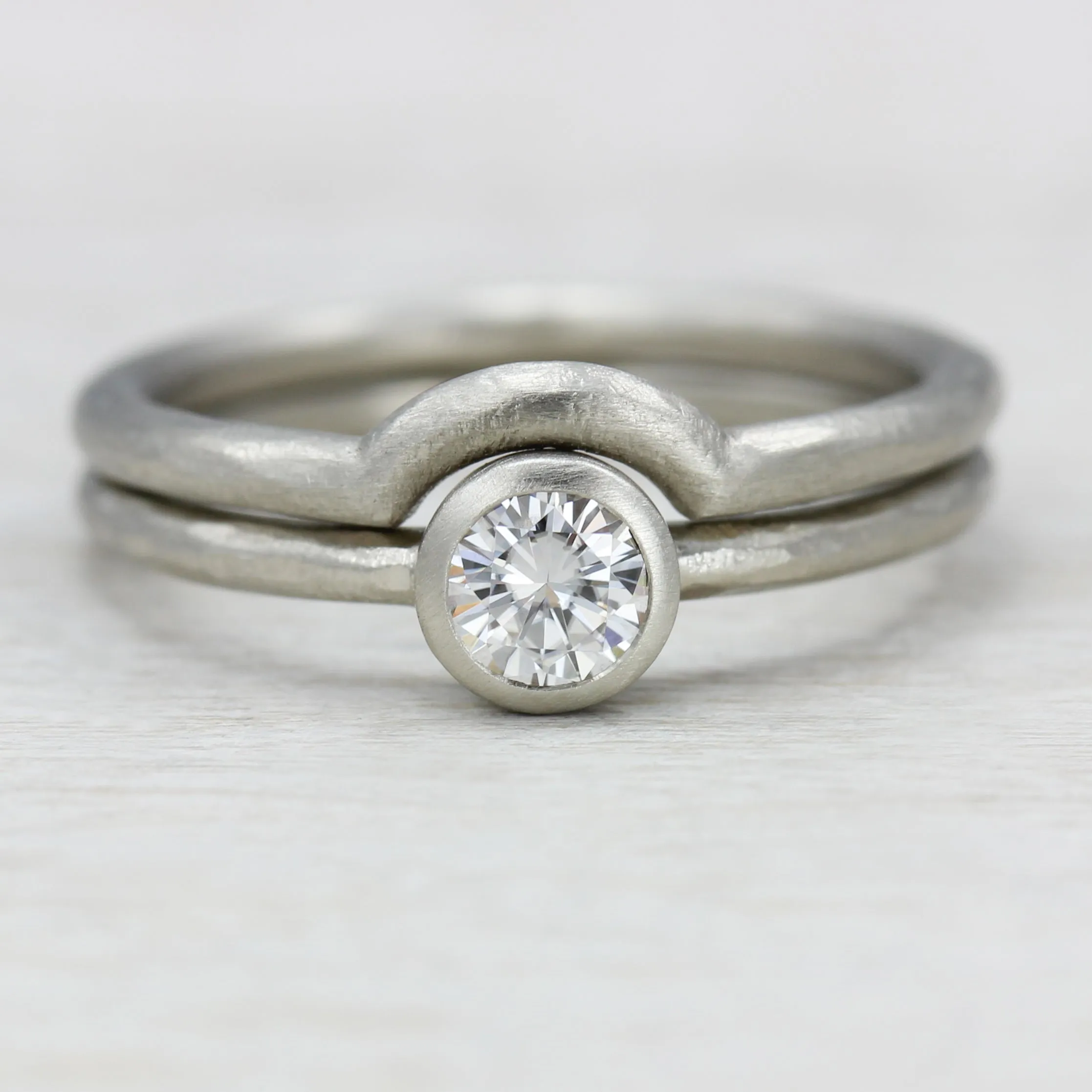 Rustic Texture Half-Circle Contour Band