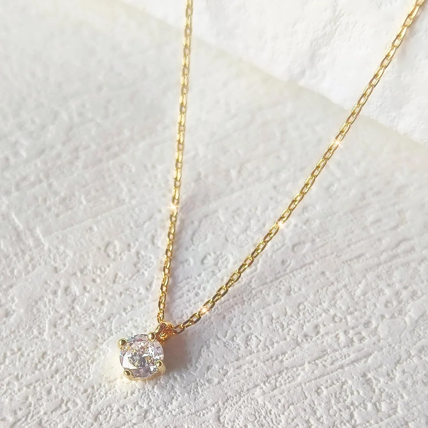 Zeffy Diamond Necklaces for Women, Dainty Gold Necklace 18k Gold Plated Layered Necklaces Simple Gold CZ Diamond Pendant Necklaces for Women Trendy Jewelry Gifts for Girls